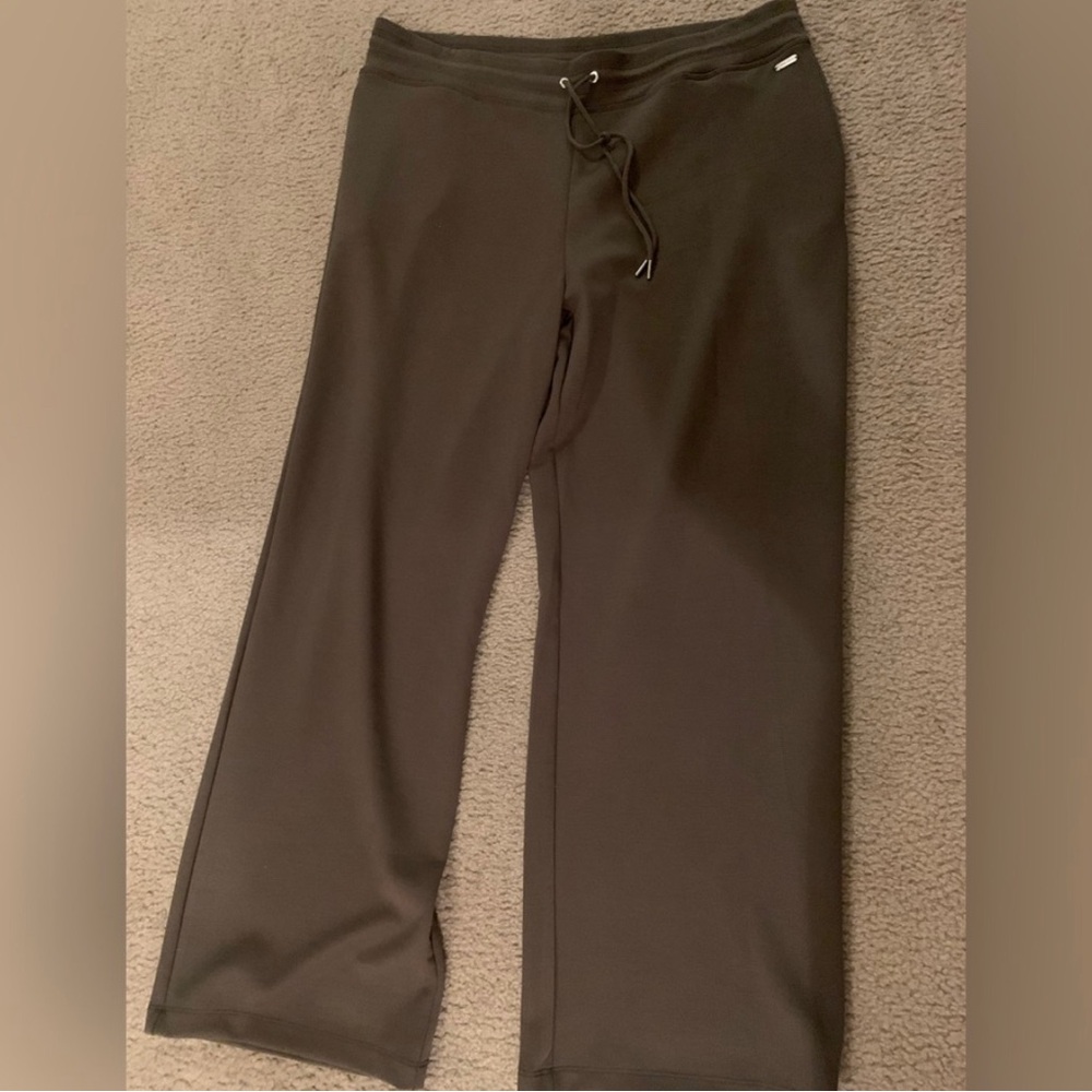 Nwt Calvin Klein XL capris